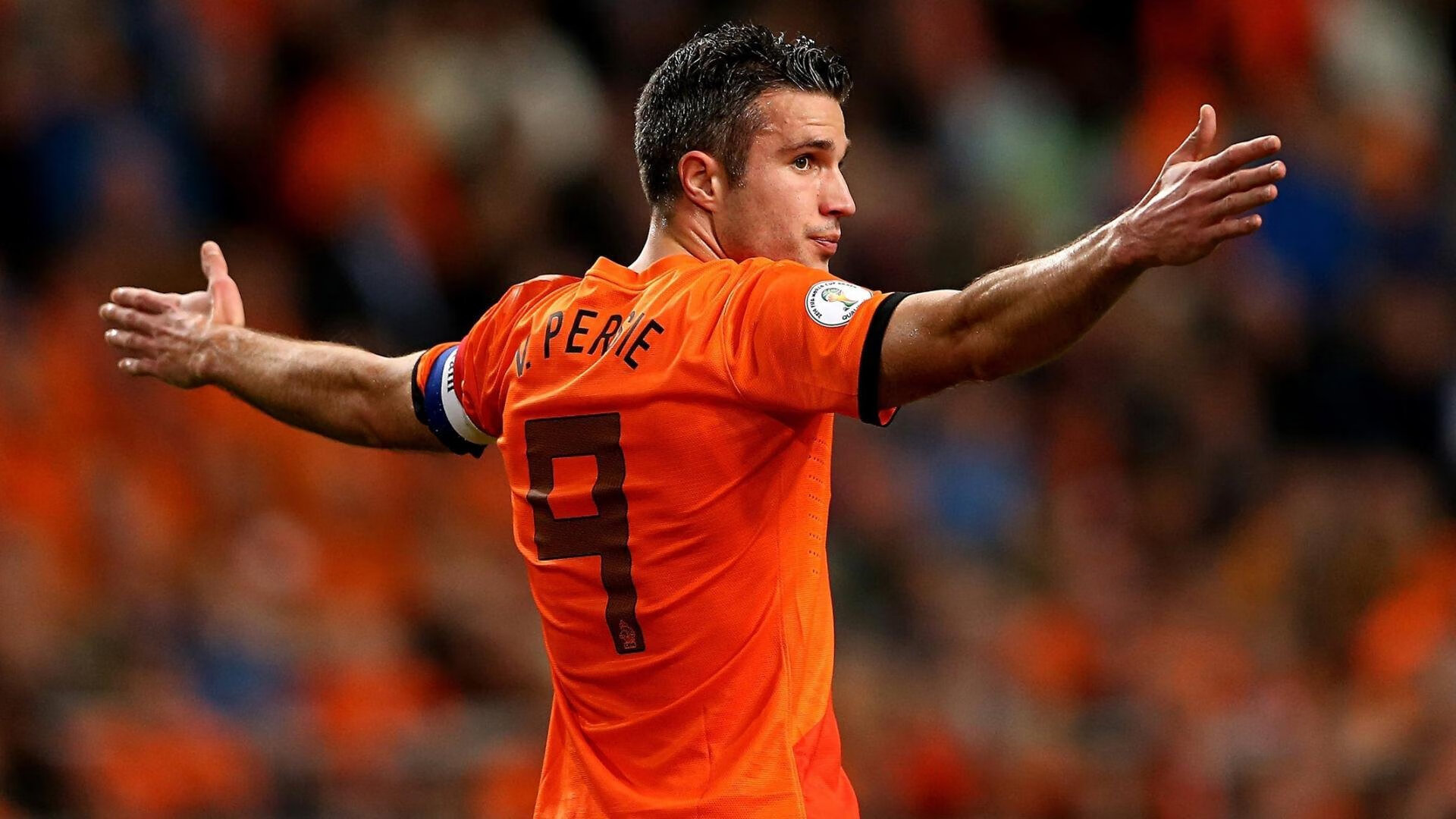 开云彩票-_退役运动员转型：从球场到教练、解说席_，健美运动员席鑫