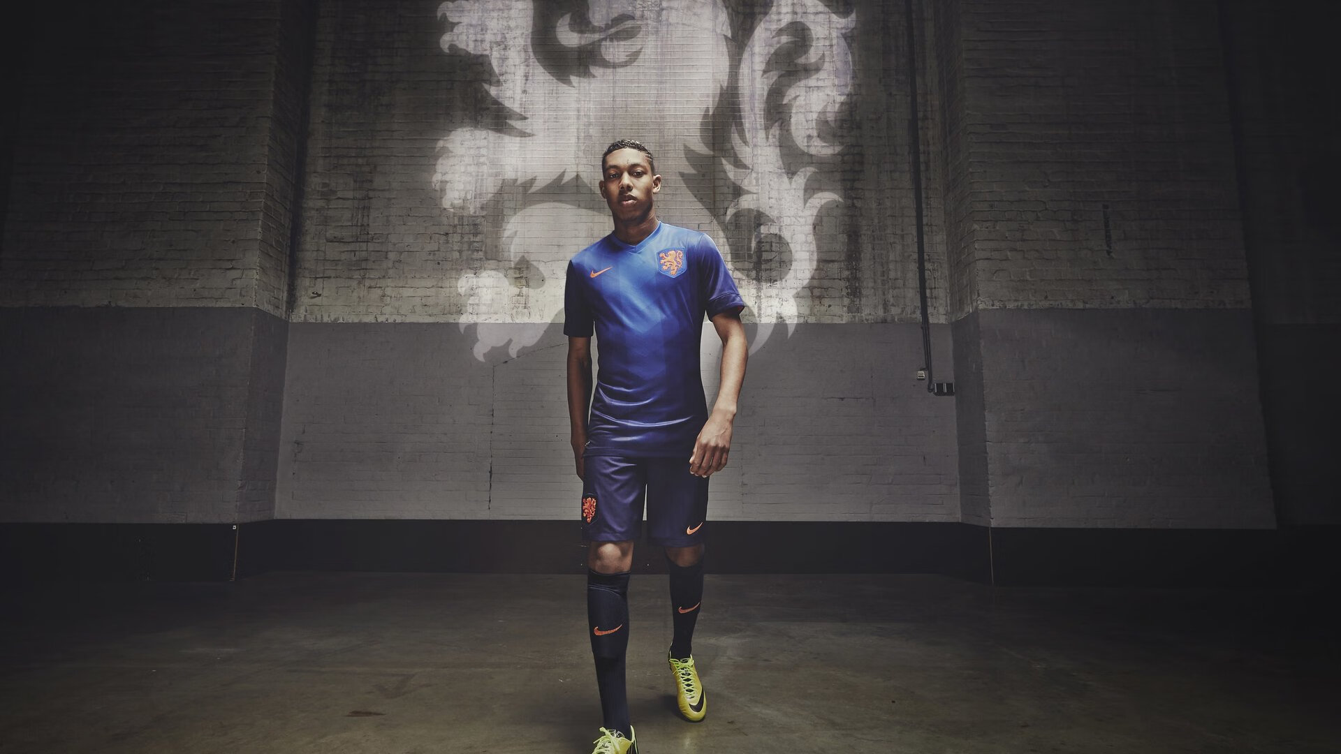 伊朗球员用毯子盖住替补席，被误认为冬奥冰壶队，伊朗杯是什么